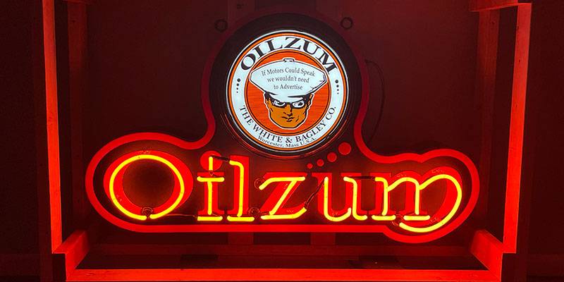 Neon road oilzum red sign lit on