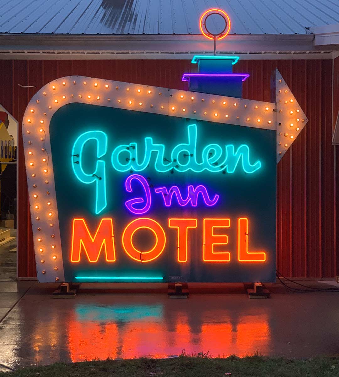 Garden Inn Motel Neon